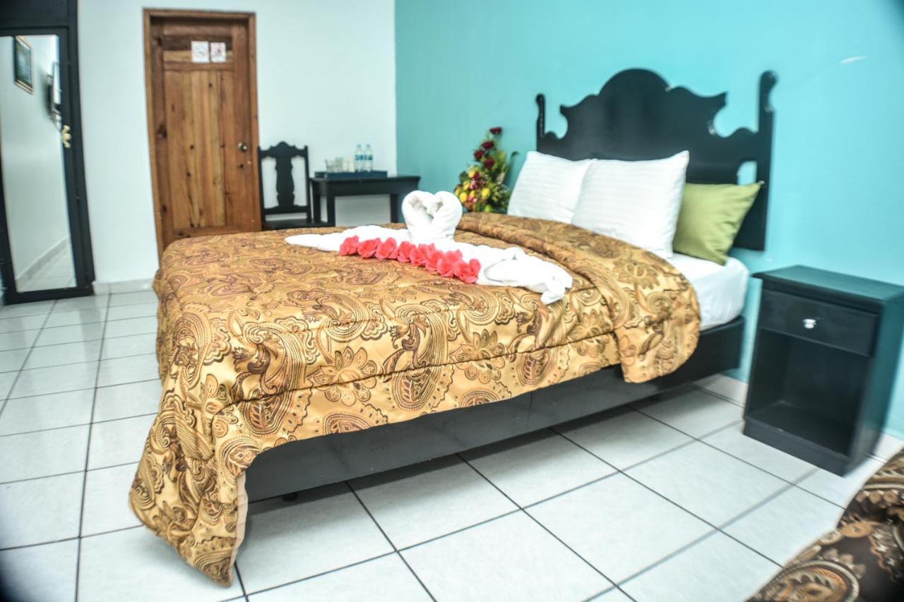 Uw Oasis Hotel Ла-Сейба Экстерьер фото